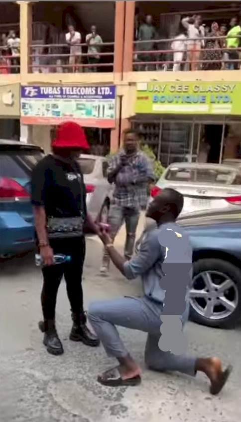 "Na me train this girl for school" - Man whose public proposal was turned down scatters event after spotting his ex with another man [Video]