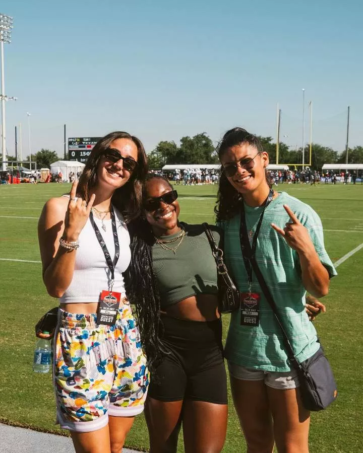 Alozie also accompanied some Houston Dash teammates as they visited the NFL side the Houston Texans ahead of the first game of the season. (Credit -Houston Dash)