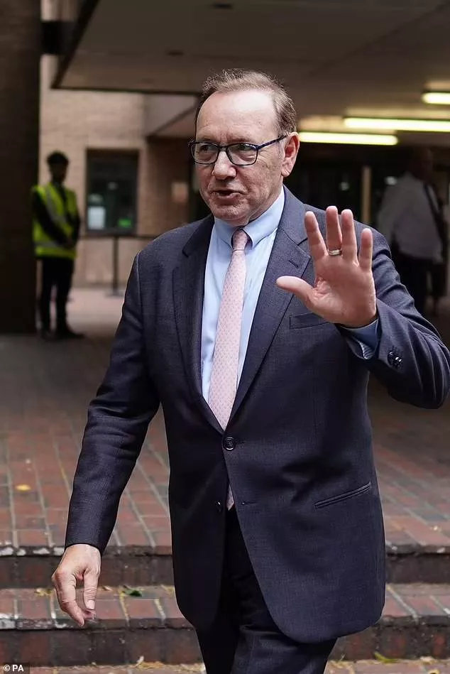 Actor Kevin Spacey arrives at court to stand trial accused of s3x offences