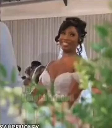 Moment bride refuses to recite wedding vows about obeying her husband (Video)