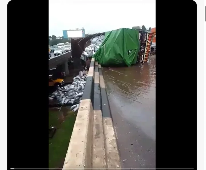 Heavily Loaded Truck Falls on Otedola Bridge, Causes Gridlock