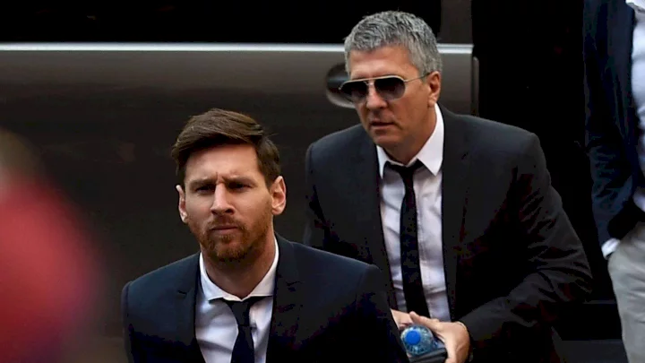 Messi's father arrives in Barcelona