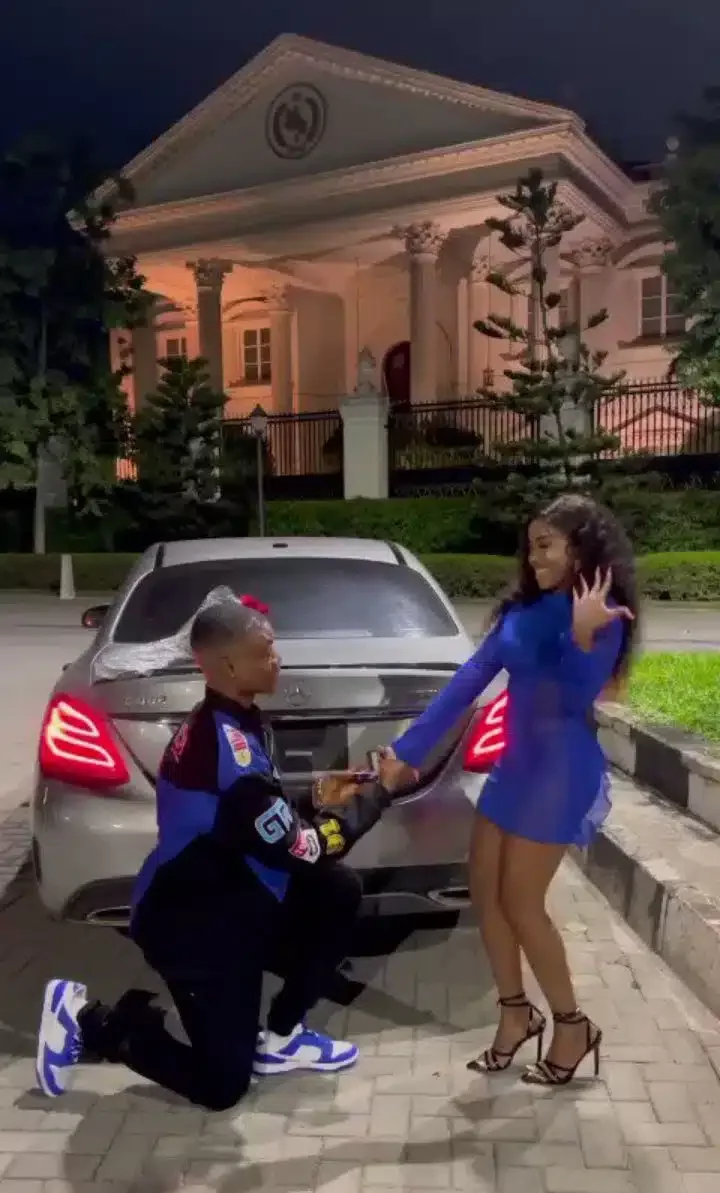 Ola of Lagos romantically proposes to lover (Video)