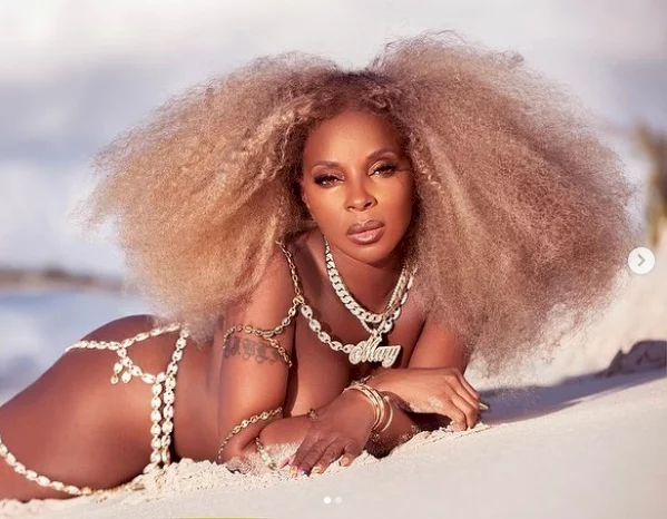 Singer Mary J. Blige, 50, poses nude in new sultry photos