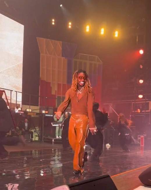 'He made it worse by doing that funny moonwalk' - Reations as Asake's trouser tears while performing in London (Video)