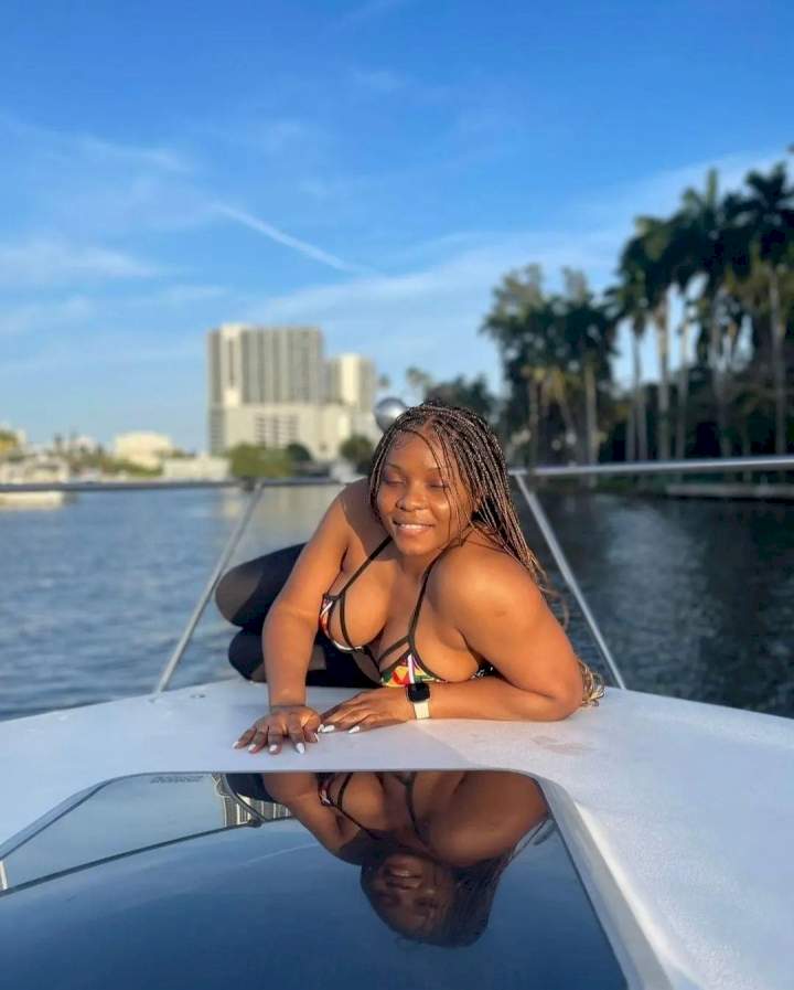 Yemi Alade puts her hot body on display as she  enjoys a yacht ride with friends in Florida (photos)
