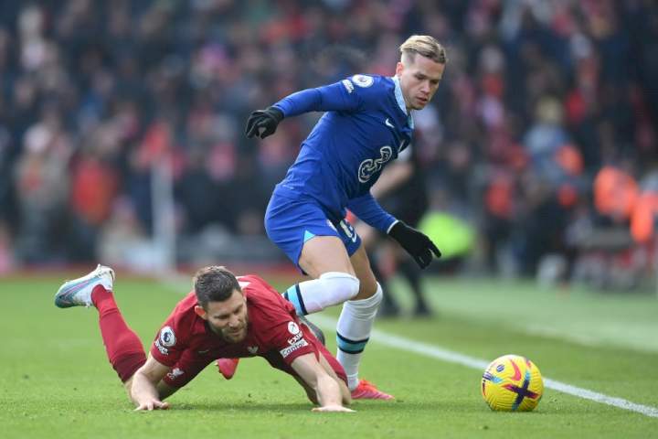 Chelsea star Mykhailo Mudryk becomes fastest player in Premier League already as trainer shows exercises that saw him reach 37 km/h in debut