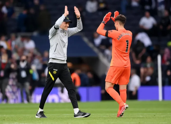 Kepa Arrizabalaga embraces Thomas Tuchel, Manager of Chelsea after their sides victory in the Premier League match between Tottenham Hotspur and Chelsea at Tottenham Hotspur Stadium on September 19, 2021 in London, England. (Photo by Laurence Griffiths/Getty Images)