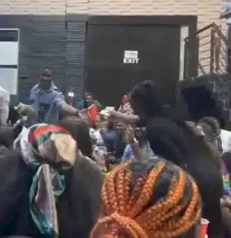 Attendees gift photographer stacks of cash after learning he worked as gateman for 8 years (Video)