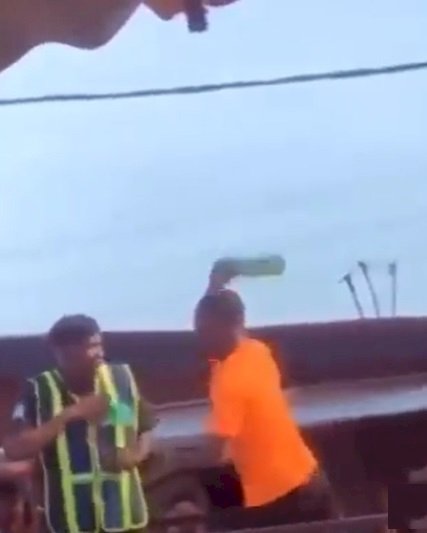 Truck driver smashes bottle on the head of policeman trying to arrest him (Video)