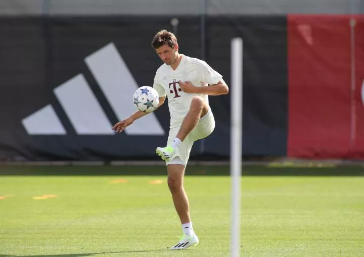 Thomas Muller training ahead of Man United clash -- Credit: Imago