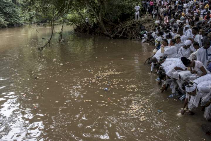 Osun-Osogbo festival: Devotees defy warning, drink from Osun River
