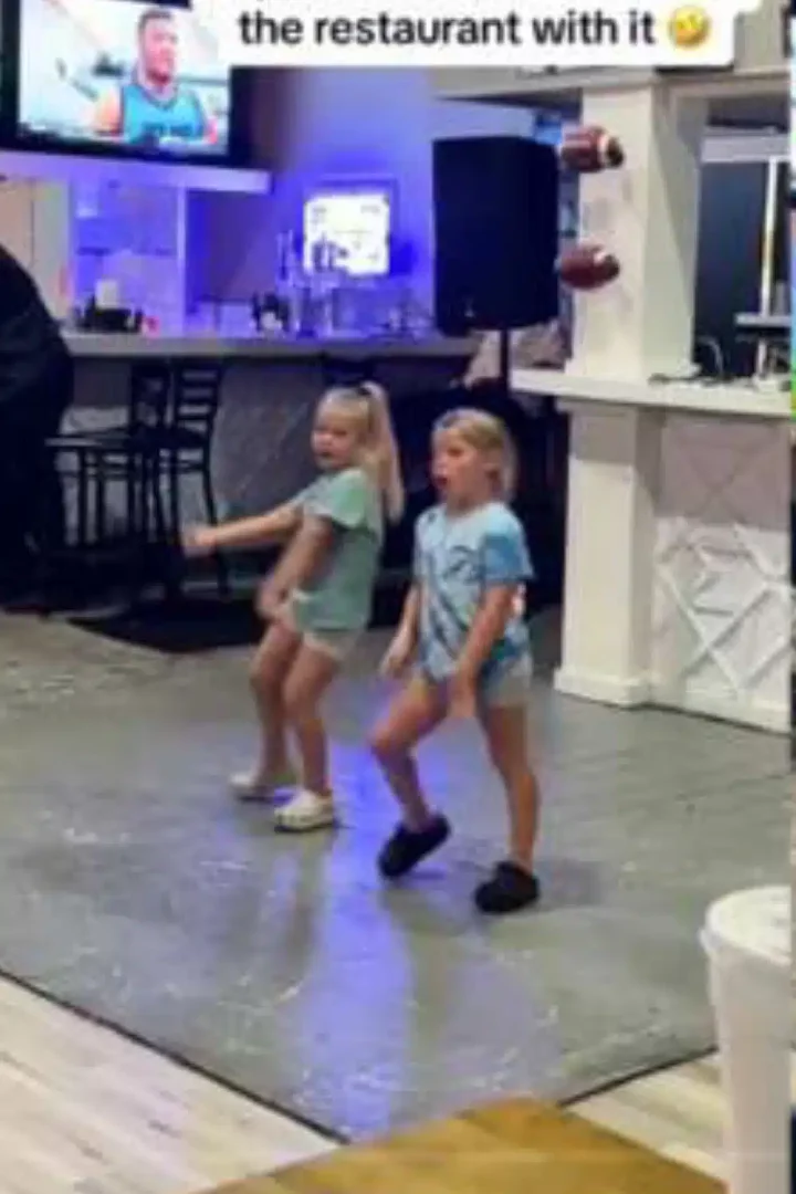 Talented little girls show off spectacular dance skills at restaurant (Video)