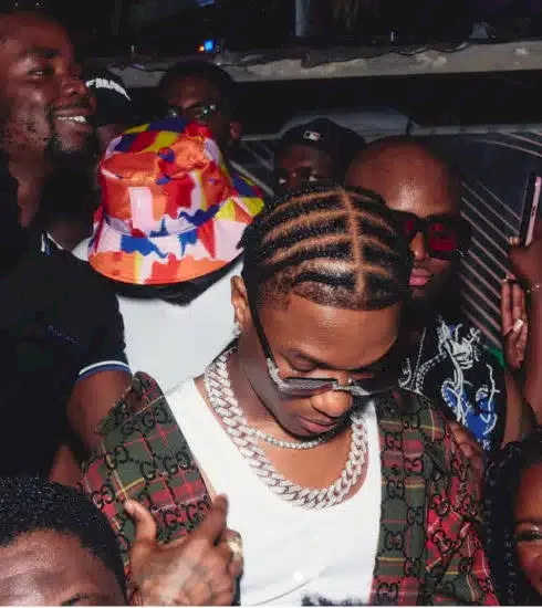 Wizkid spotted hanging out in Cotonou with president of Benin Republic's son after failing to appear at two concerts (Video)