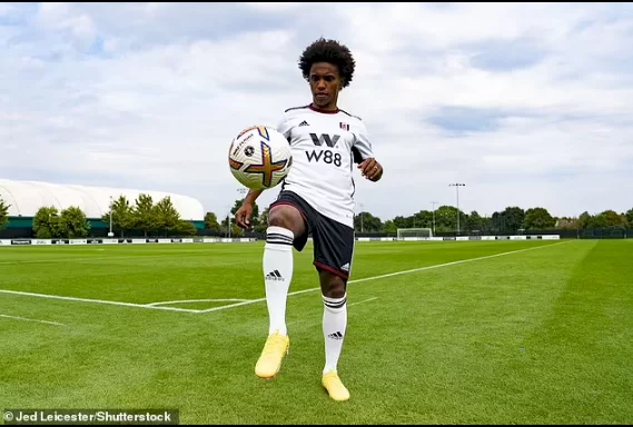 Fulham confirm the signing of ex-Arsenal and Chelsea winger Willian on a free transfer
