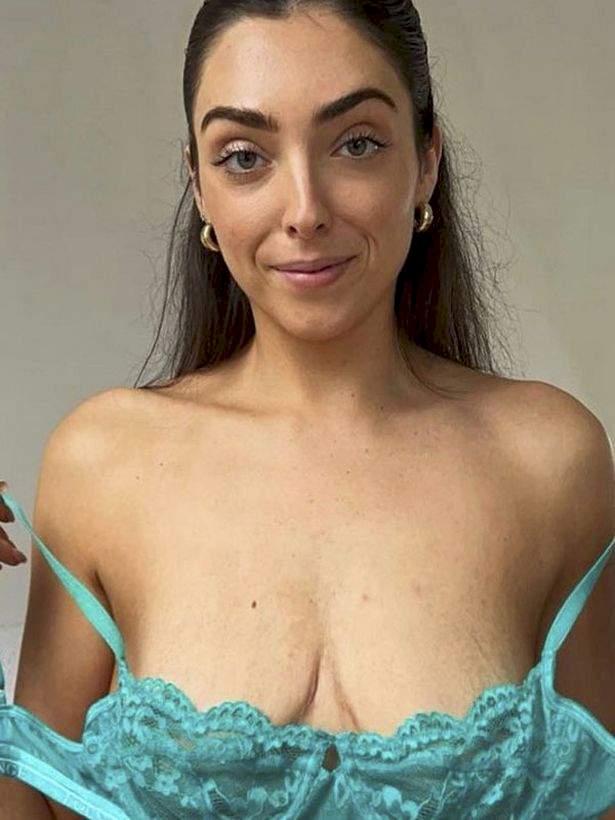Body positivity advocate unhooks bra to show what natural boobs