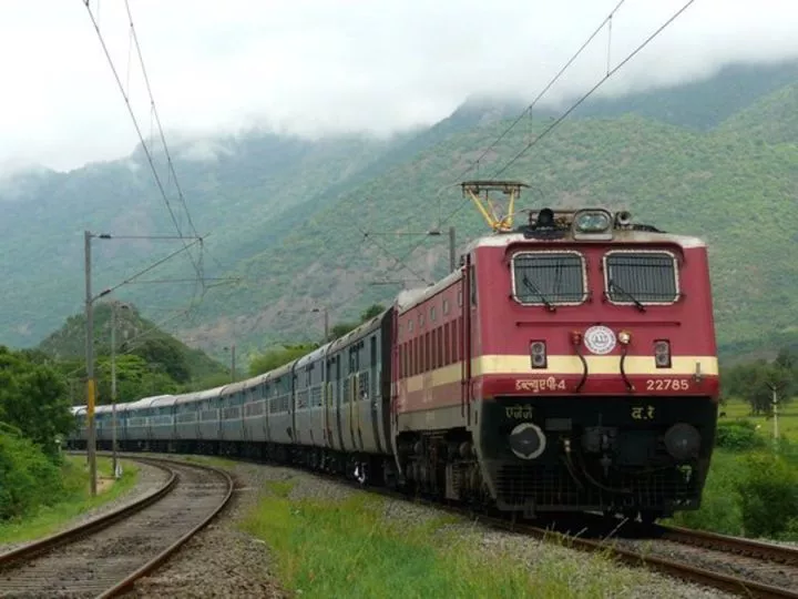 13 passengers killed by oncoming train in India