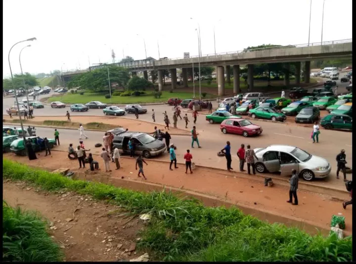 Hardship: Nigerians turn private cars into commercial vehicles