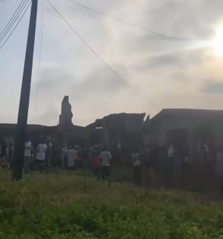 10 de@d, seven rescued as building collapses in Ibadan (video)