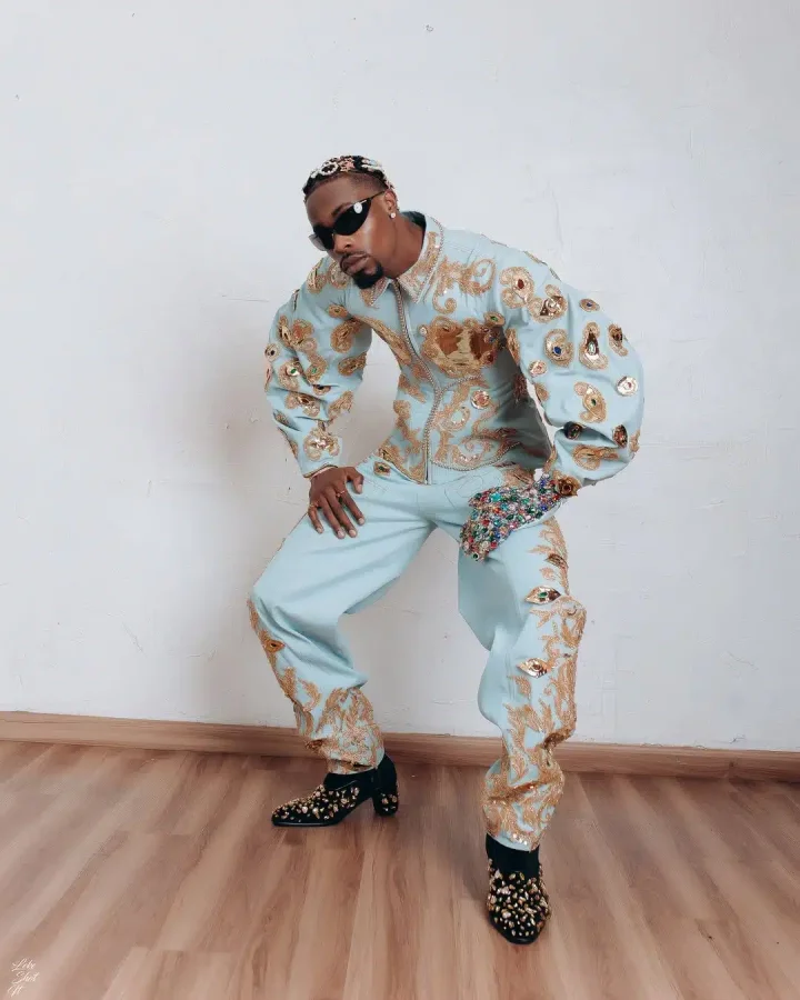 Neo Akpofure sparks reactions with outfit to AMVCA