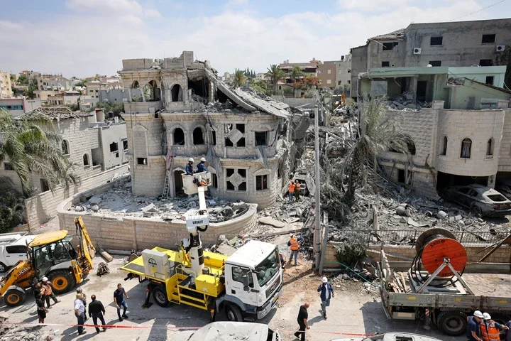Britain warns against all travel to Israel as fighting with Iran intensifies Britain warns against all travel to Israel as fighting with Iran intensifies
