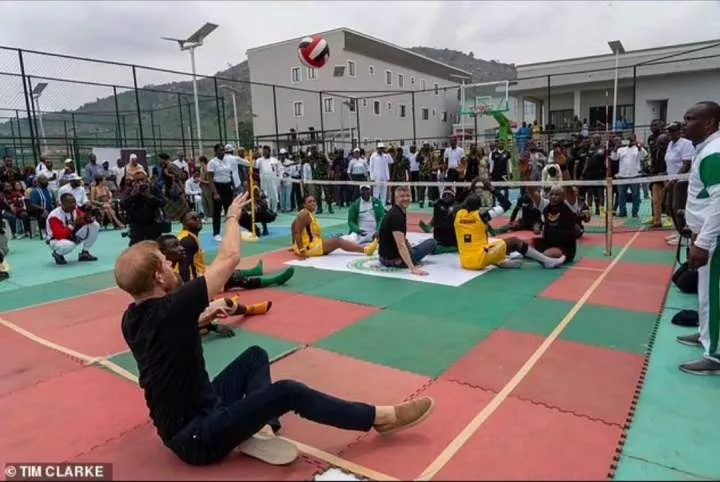 Prince Harry and Meghan Markle enjoy sitting volleyball match with wounded soldiers on day 2 of visit to Nigeria (photos/video)