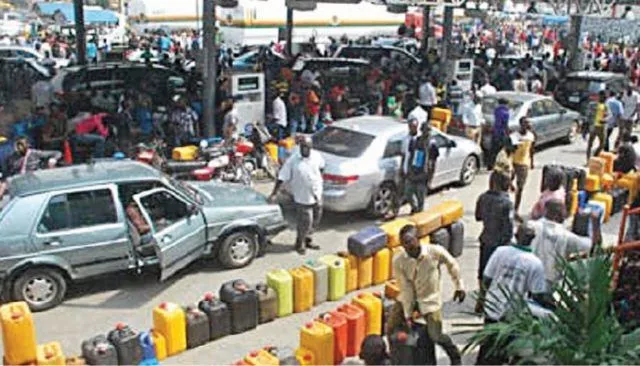 Petrol Hits N1,200/Litre In Kano, Sells For N902 At NNPC Stations