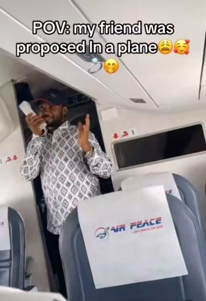 Adorable Moment Man Proposes Marriage to Lover on a Plane (Video)