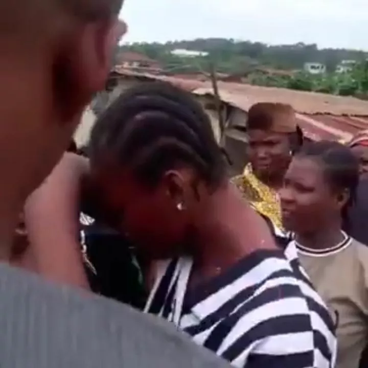 Young Lady Allegedly Caught Stealing Gas Cylinder Young Lady Allegedly Caught Stealing Gas Cylinder