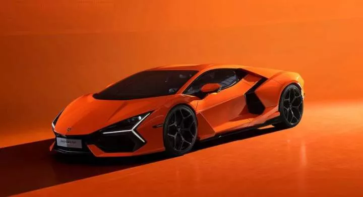 Lamborghini Revuelto [motortrend]