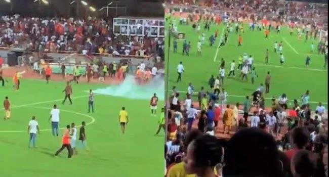 Enyimba players stage a walkout with their fans invading the pitch after referee awarded a late penalty to Rangers (video)
