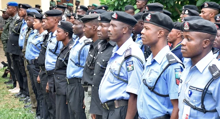 How much do police officers earn in Nigeria?