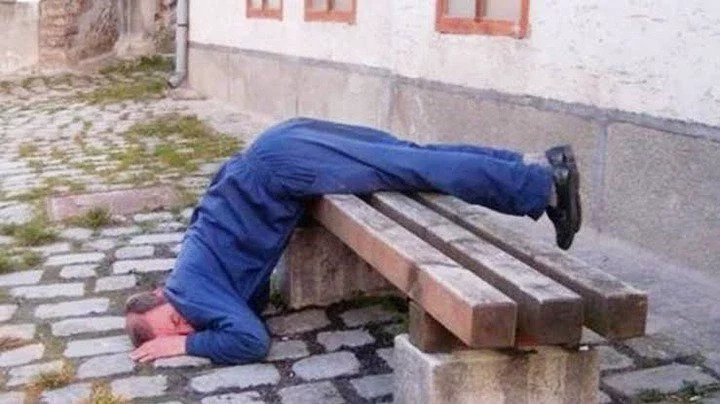 Hilarious Photos Of Drunk People That Prove Alcohol Is Not For Everyone