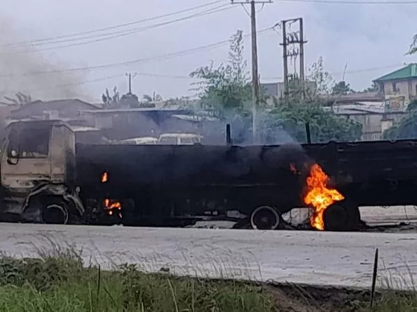 BREAKING: Five Vehicles Burnt As Petrol Tanker Explodes In Ibadan (Photos)