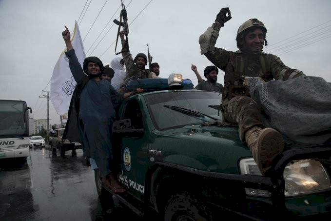 Jubilant Taliban fighters celebrate outside abandoned US embassy and declare a national holiday on one year anniversary of US military leaving Afghanistan (videos)