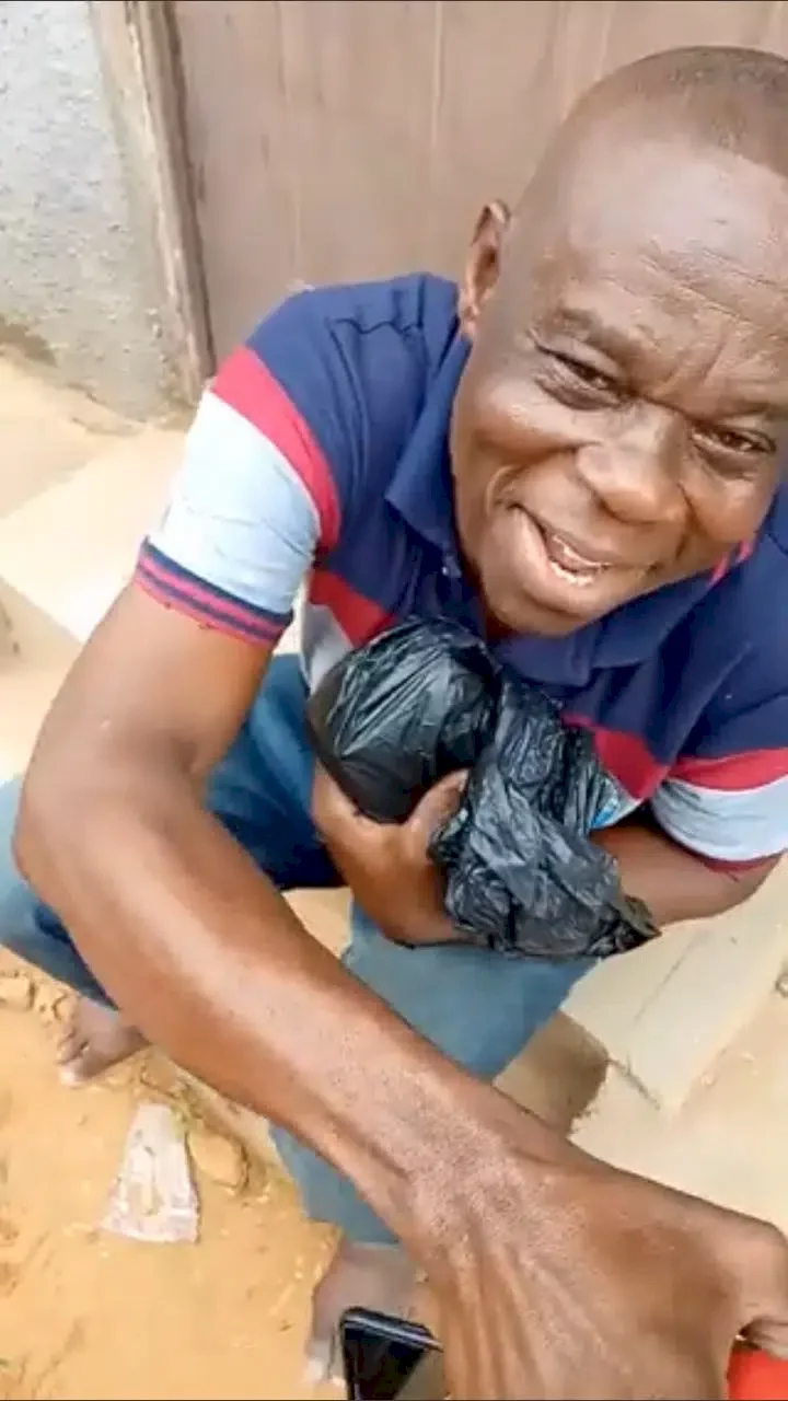 Man shares priceless reaction on father's face after gifting him a new phone (Video)