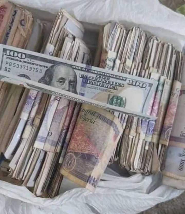 Roadside beggar spotted with over N500K cash, including hard currency