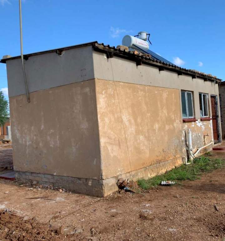 'We once went through real poverty' - Man surprises his mother with a new house