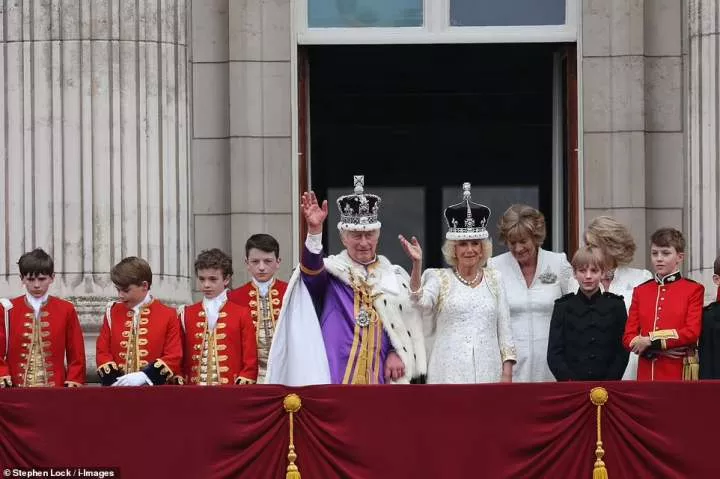 Newly-crowned King Charles and Queen Camilla appear at Buckingham Palace balcony with a select group of senior royals (Photos)