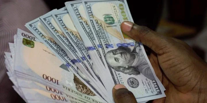 BREAKING: Naira crashes massively against dollar at black market, near N1000/$