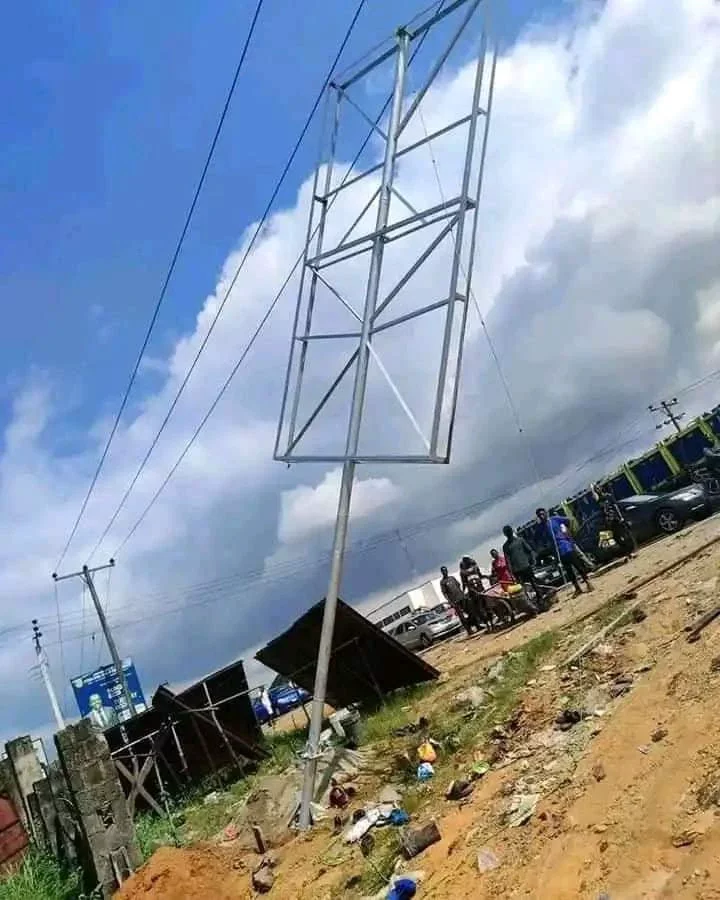 Five persons electrocuted and four others injured while erecting a billboard in Rivers
