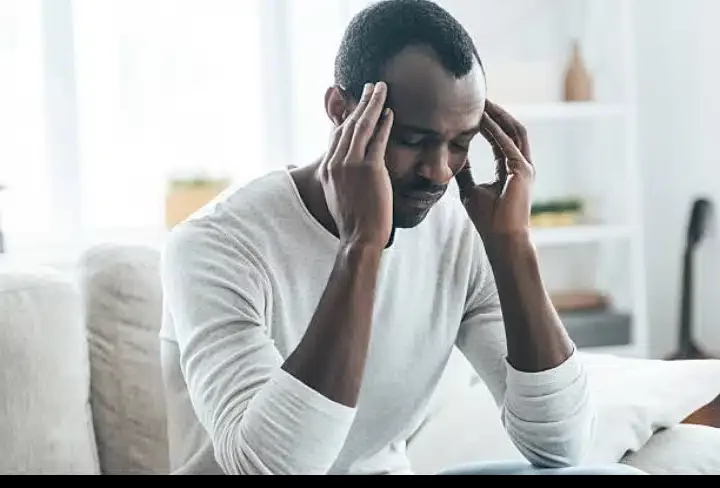 Man expresses concern over girlfriend who goes to neighbor's place to read overnight due to power outage