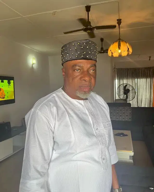Commotion as Olaiya Igwe goes unclad to fire serious prayers for his candidate, Bola Tinubu (Video)