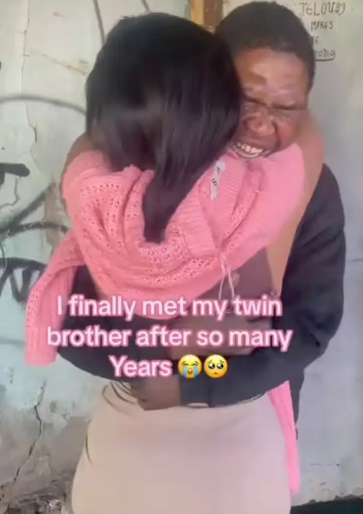 Emotional moment twins reconnect many years after they got separated (Video)