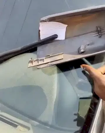 'I don't think I'm in Nigeria' - Man amazed after driver who broke his car side mirror left contact number (Video)