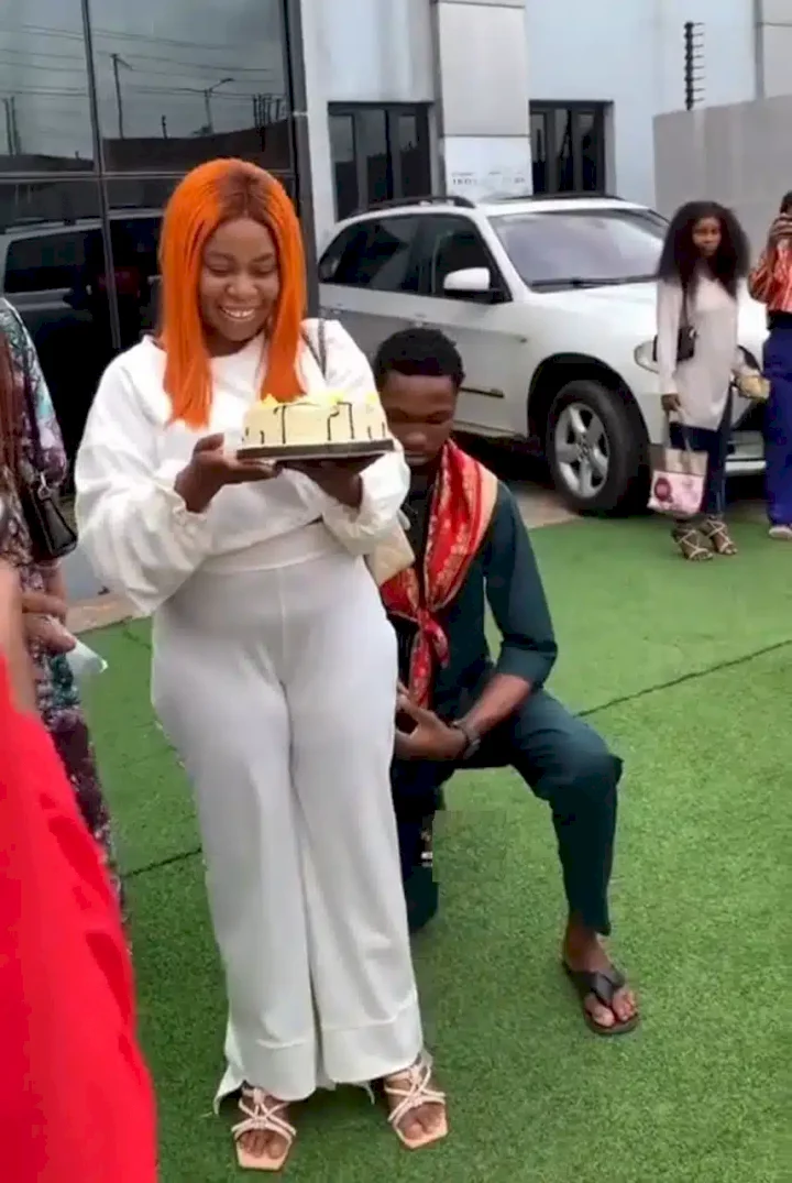 'I told you I don't want this' - Lady embarrasses boyfriend who proposed to her in church (Video)