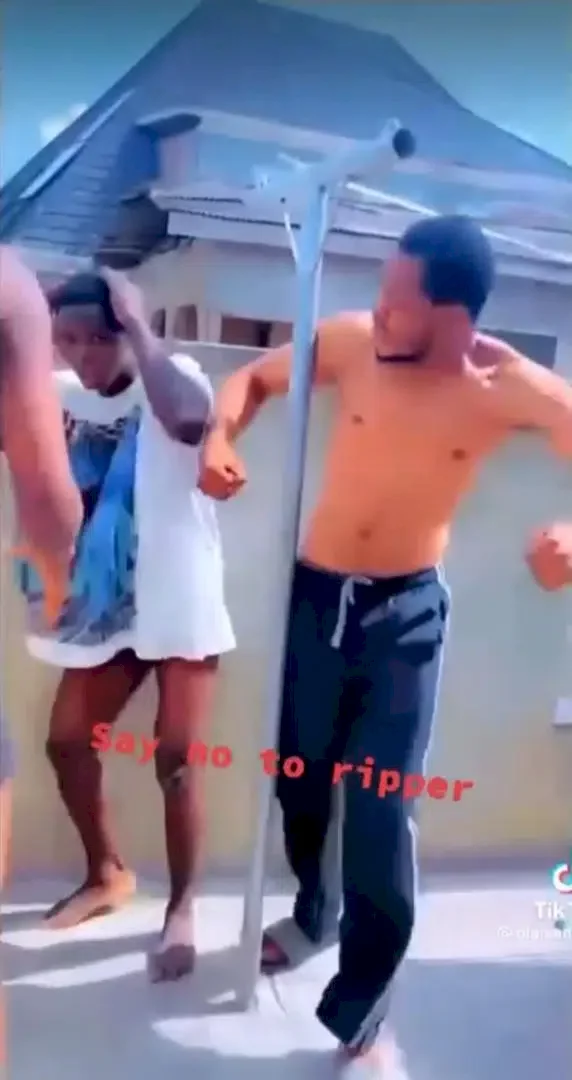 Suspected yahoo boys punish junior colleague for stealing (Video)