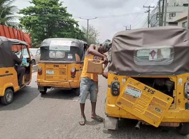 Fuel Scarcity: Hawkers Sell Cheaper Than Filling Stations - Investigation Reveals