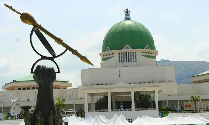 Strike: Workers block National Assembly entrance