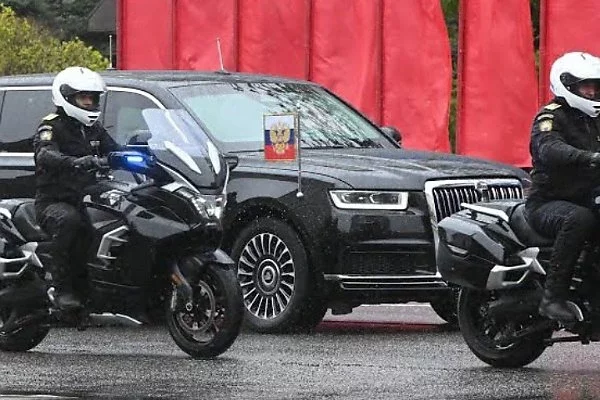 Vladimir Putin Sworn-in For a Record 5th Term, Chauffeured in Armored Aurus Senat L700 Limousine